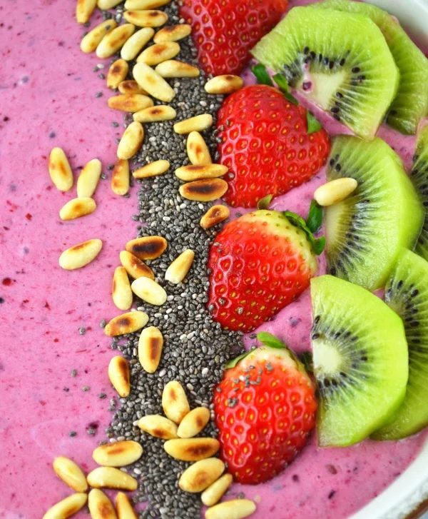 berry banana smoothie bowl