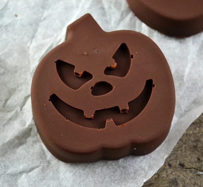 chocolate-peanut-butter-pumpkins-3-www-insidetherustickitchen-com