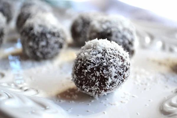 Dark chocolate avocado truffles