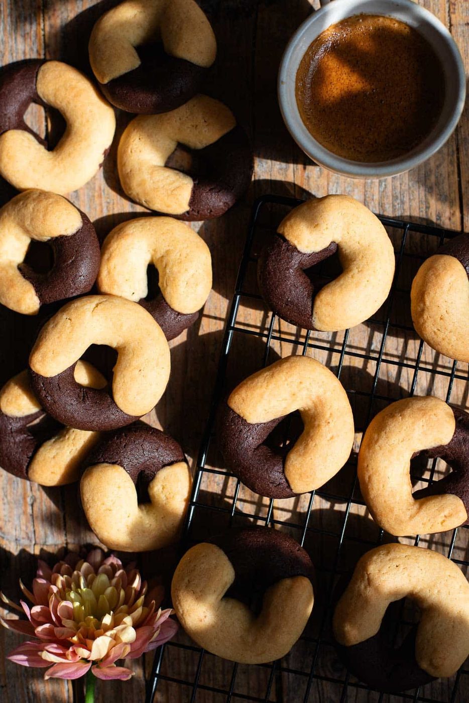 Italian Abbracci Cookies, Chocolate and Cream