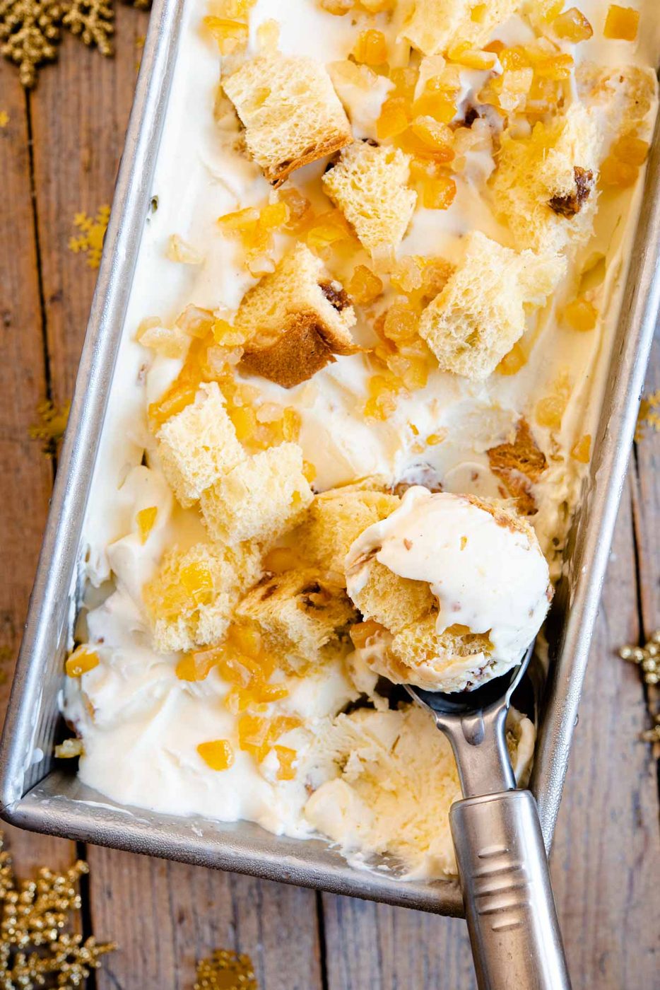 A close up of panettone ice cream in an ice cream scoop
