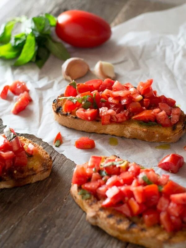 Bruschetta al pomodoro - classic Italian tomato bruschetta recipe made with ripe, juicy tomatoes, fresh basil and extra virgin olive oil. Served on char grilled, garlic toasts, this one is always a winner! Vonfo