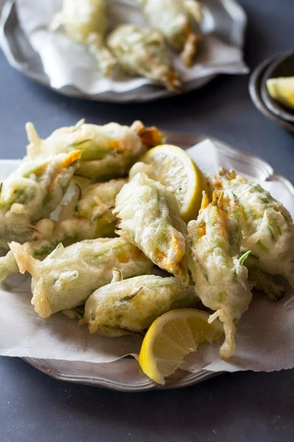 Crispy fried zucchini flowers stuffed with ricotta, chili flakes and lemon Vonfo