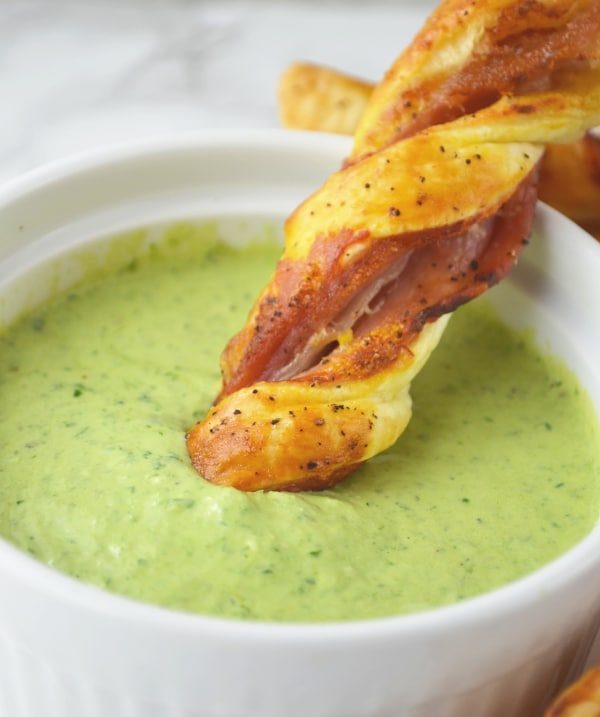 Sour cream pesto dip with prosciutto dipper