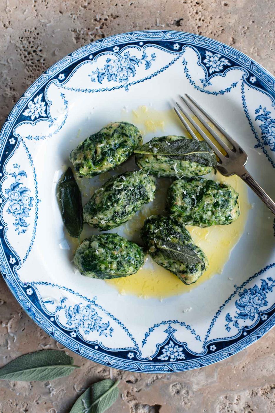 Strangolapreti, Bread and Spinach Dumplings