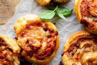 Prosciutto Gorgonzola Pizza Swirls