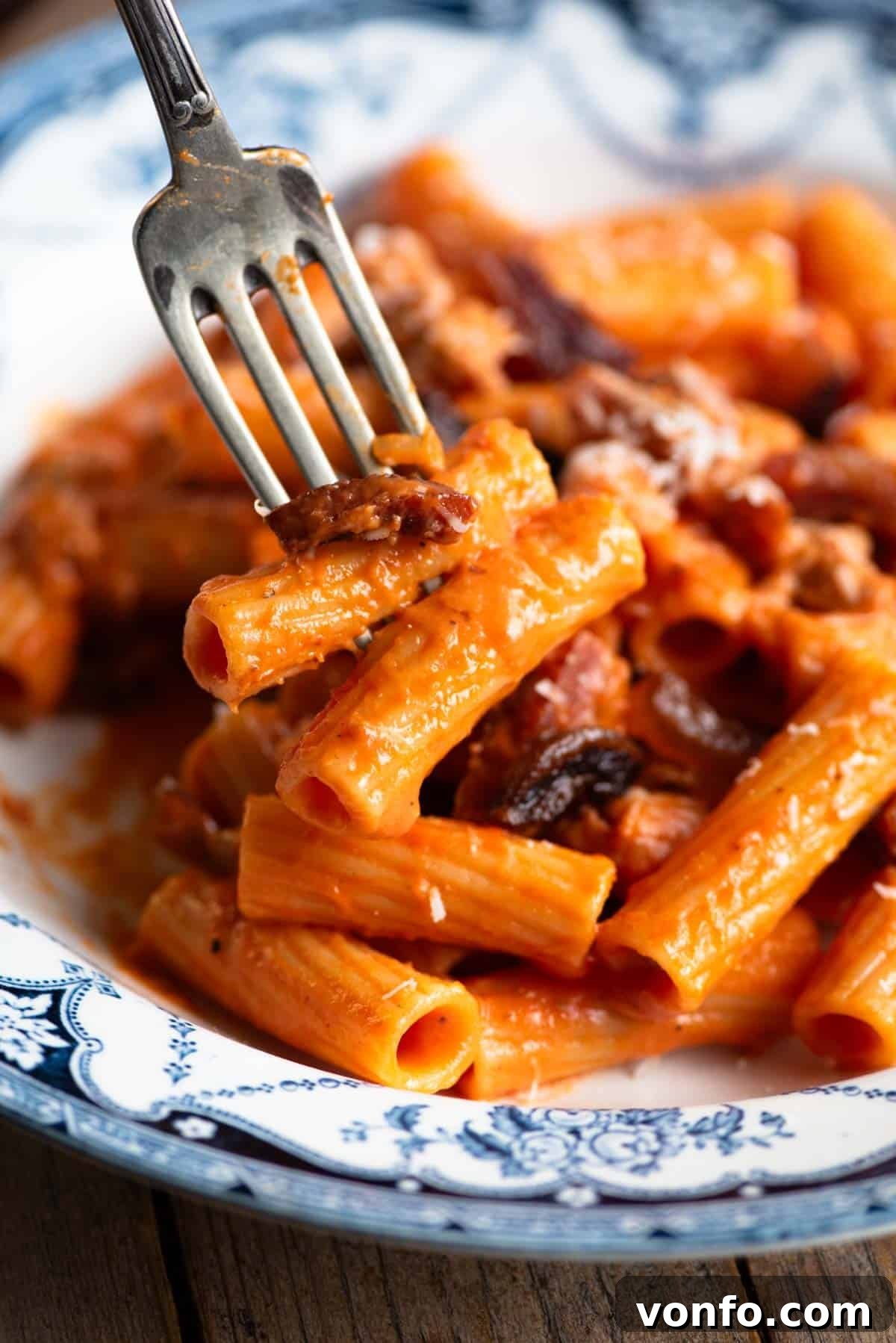 Pasta alla Zozzona: Rome's Beloved Comfort Pasta 6 A close up of pasta alla zozzona on a fork, showcasing the rich sauce and crispy guanciale.
