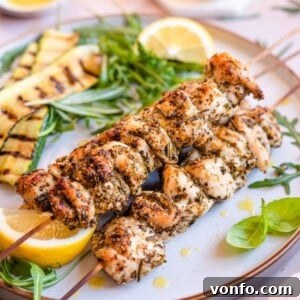 Close-up of a cooked chicken spiedini skewer.